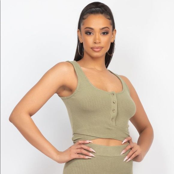 Buttons Scoop Neck Crop Top & Biker Shorts Set - Picture 2 of 6